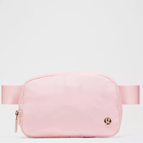 Lululemon Everywhere Belt Bag 1L Blissful Pink - Picture 2 of 8